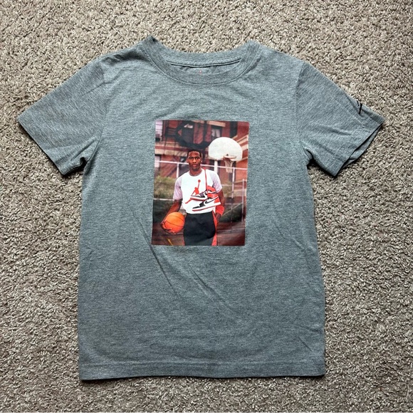 Nike Air Jordan retro 1 OG Jumpman Chicago Bulls 23 t shirt gray young MJ Size S - Picture 1 of 5
